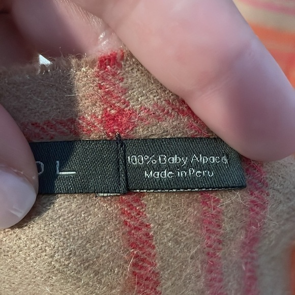 SOL Alpaca 100% Baby Alpaca Beige Plaid Fringed Scarf - Picture 8 of 10